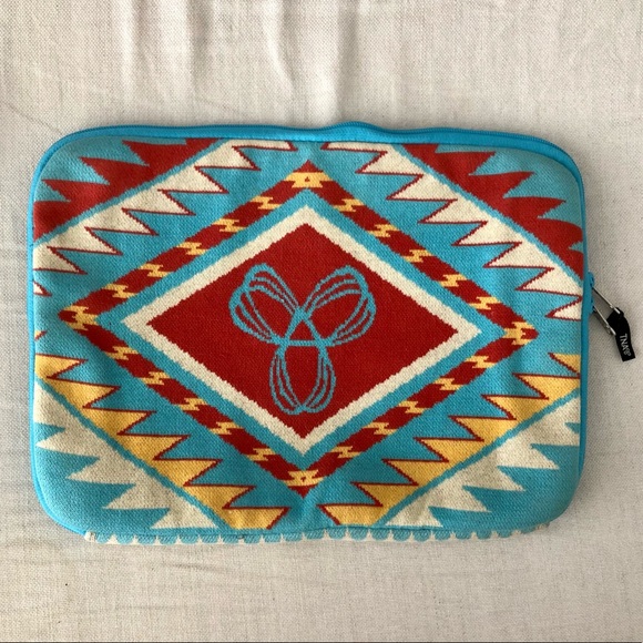 Aritzia Laptop Case - Picture 1 of 5